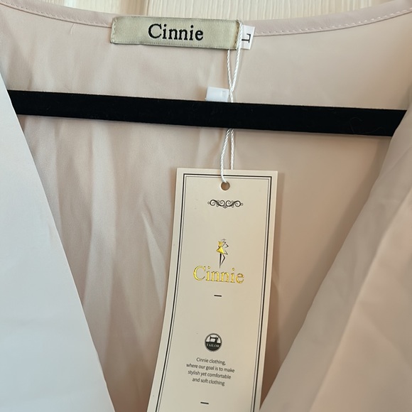 NWT Cinnie Eggshell color cowl neck blouse. Large. - Picture 3 of 3